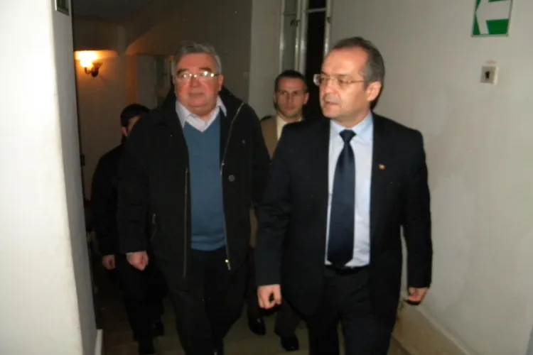 Emil Boc a ajuns la Prefectura Cluj si se va intalni cu alesii PDL! Nu a vrut sa spuna nimic despre cazul Apostu