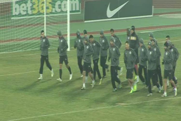 Suporterii U Cluj au facut show la antrenamentul dinainte de meciul cu CFR: "Paszkany si Muresan in celula cu Avram" VIDEO