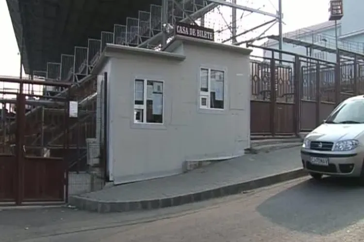 Casele de bilete de la CFR Cluj par parasite inaintea meciului cu U Cluj VIDEO si FOTO