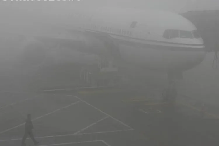 Ceata intarzie zborurile Bucuresti - Cluj! Ministrul Igas si Raed Arafat, "victimele" conditiilor meteo