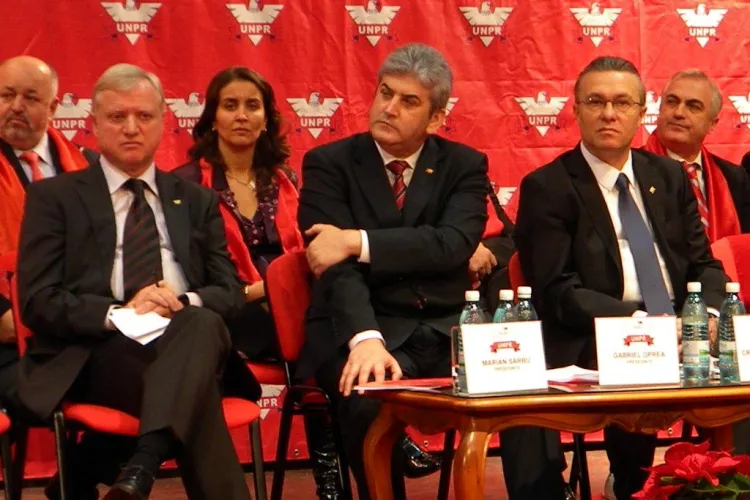 Gabriel Oprea, ministrul Apararii, i-a adus omagii lui Basescu, la Cluj: Avem norocul sa-l avem VIDEO