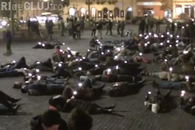 Sinucidere cu cianura in Piata Unirii! Protest impotriva exploatarii de la Rosia Montana VIDEO