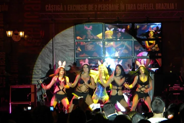 Petrisor Ruge a adus "Dansez pentru tine" la Iulius Mall. Vezi cum a dansat cu Andreea Balan VIDEO