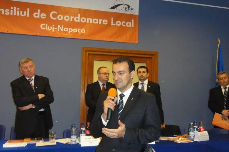 Apostu mergea in vacante pe banii patronului de la Electrogrup, Simion Muresan, sustin procurorii DNA