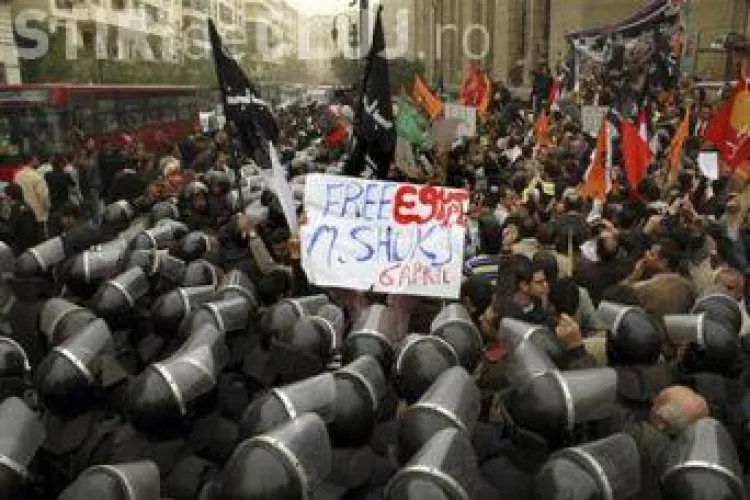 Dupa ce au murit zeci de manifestanti, armata egipteana prezinta scuze