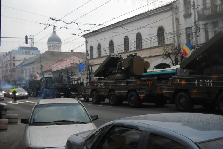 Armata isi incalzeste motoarele pentru parada militara din centrul Clujului Vezi FOTO