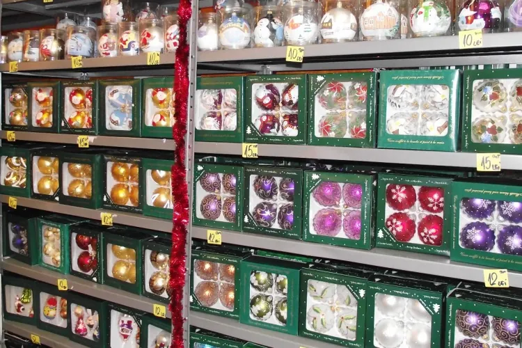 Globuri lucrate manual la Iulius Mall