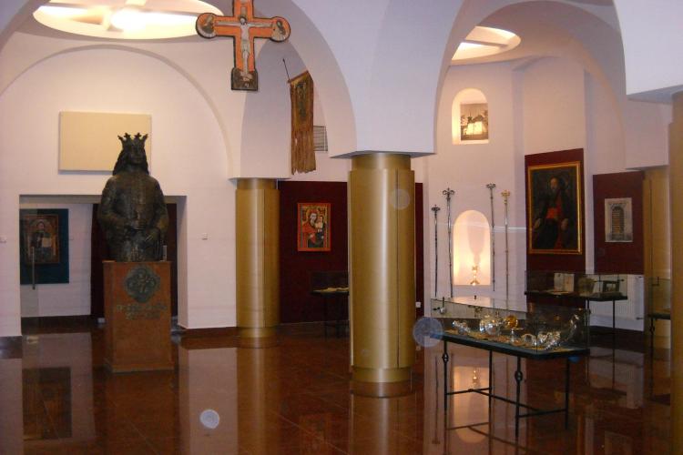 Visul lui Bartolomeu Anania s-a implinit. Muzeul Mitropoliei a fost inaugurat in subsolul Catedralei FOTO