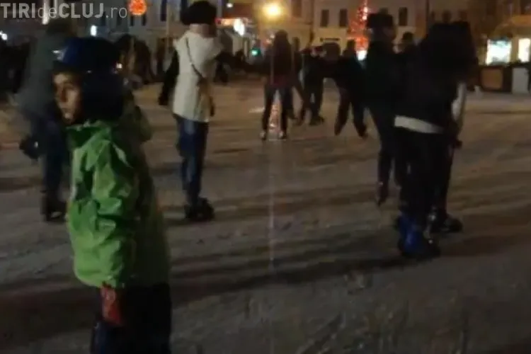 Patinoarul din Piata Unirii, luat cu asalt de clujeni in weekend VIDEO