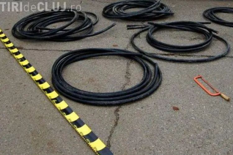 A furat cablul telefonic de pe stalp, in Campia Turzii