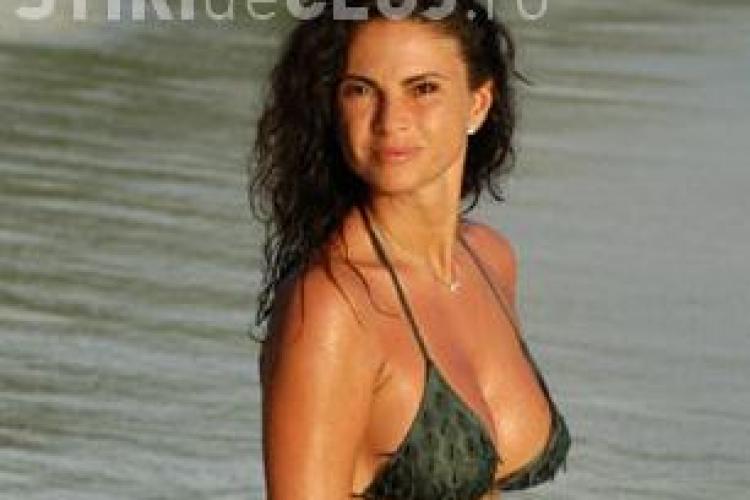Ramona Badescu, sexy si la 43 de ani! Vedeta a facut senzatie pe o plaja din Caraibe FOTO