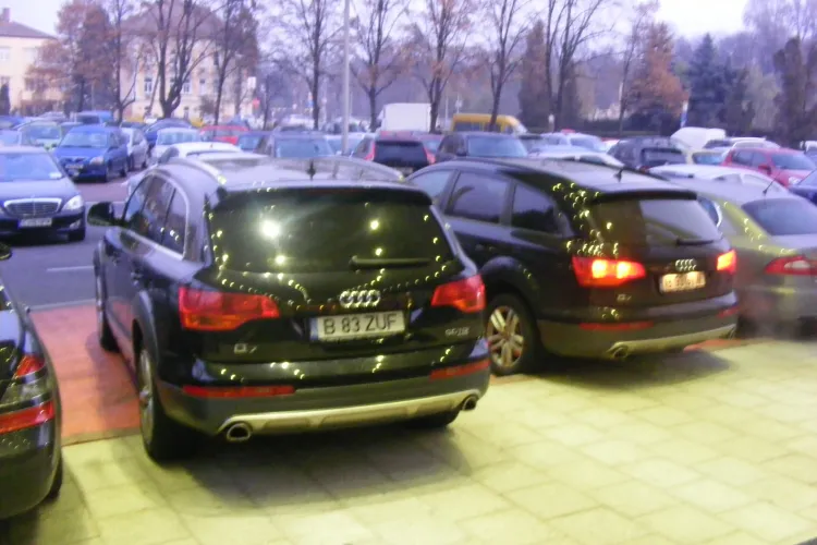 Saracii din opozitie! Limuzine de lux PSD si PNL, la intalnirea de la Cluj-Napoca FOTO