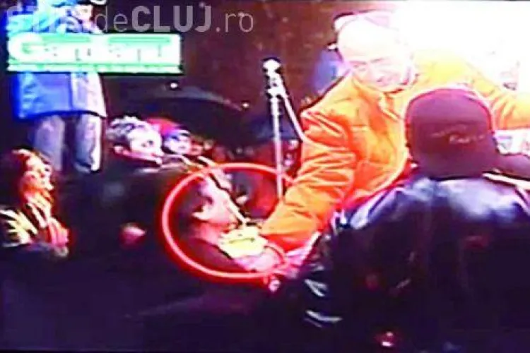 Traian Basescu a savarsit un act de violenta fizica asupra minorului, la mitingul din 2004 MOTIVAREA INSTANTEI