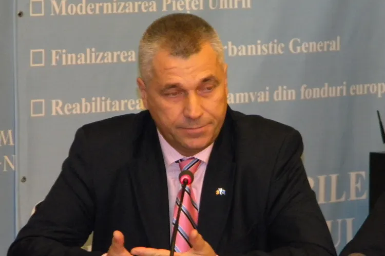 Ceaiul cu Apostu ar putea sa-l coste pe Ioan Pacurar functia