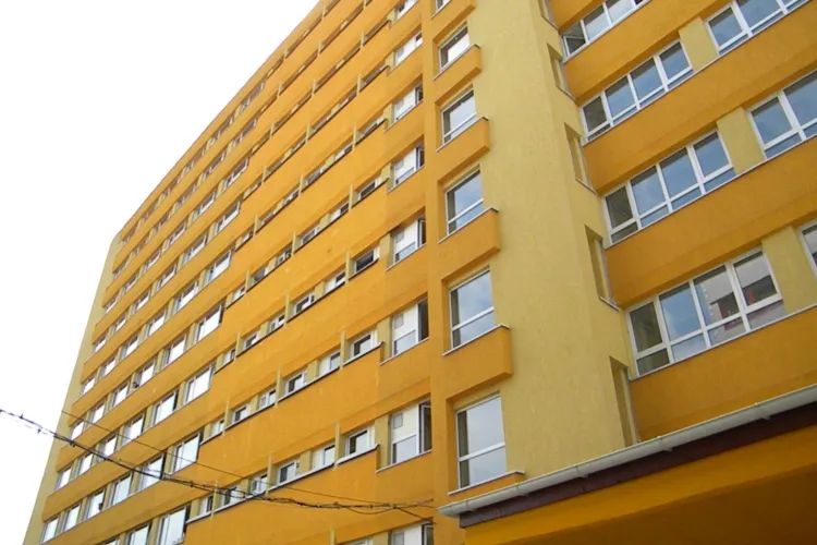 Spectacol de lumini in Hasdeu pentru a marca Ziua Mondiala de lupta impotriva SIDA