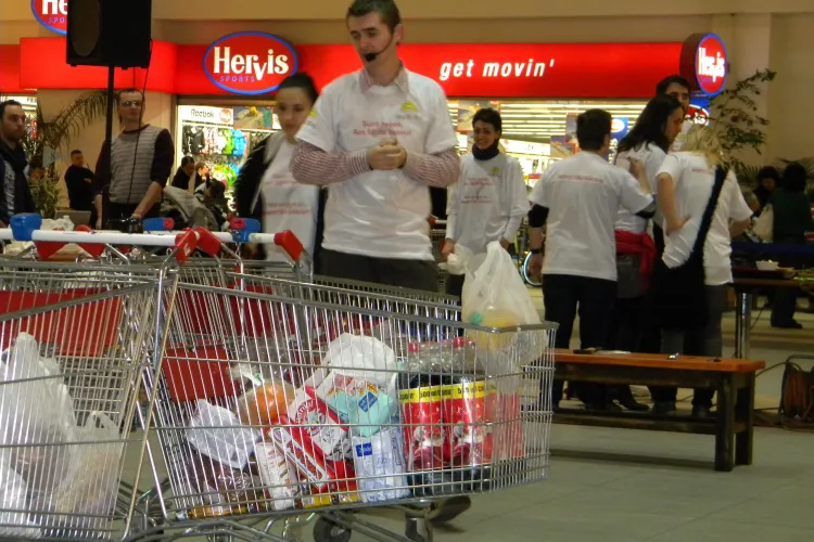 Vezi unde se aduna alimente in campania "Nepoti de Craciun"