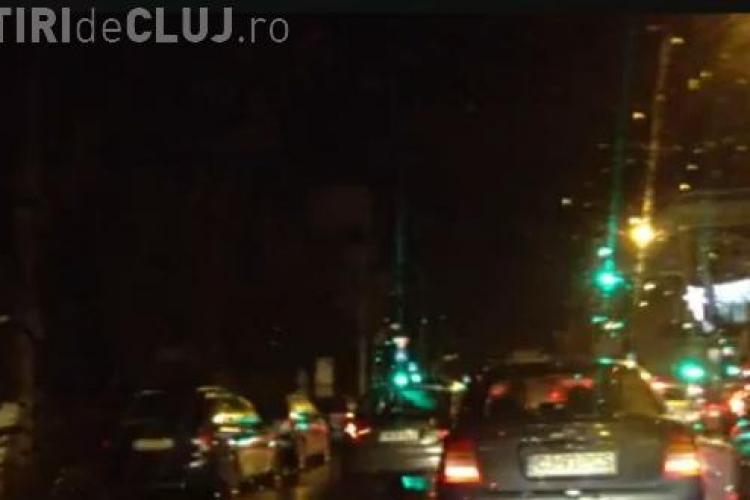 Discoteca pe strazile Clujului! Iluminatul de sarbatori a luat-o razna VIDEO