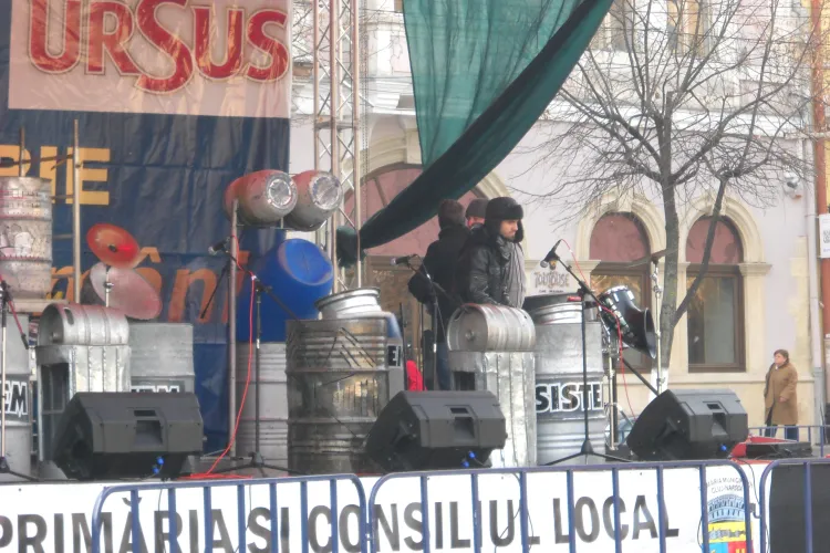 Trupa Sistem face pregatirile pentru concertul de diseara. Vezi Foto si Video