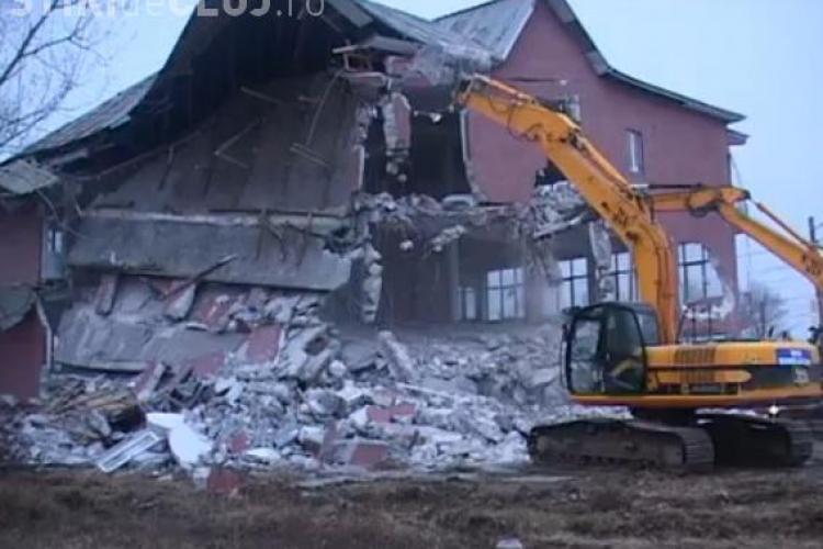 Palatul tiganesc al lui Bercea Mondialu, demolat! VIDEO SPECTACULOS