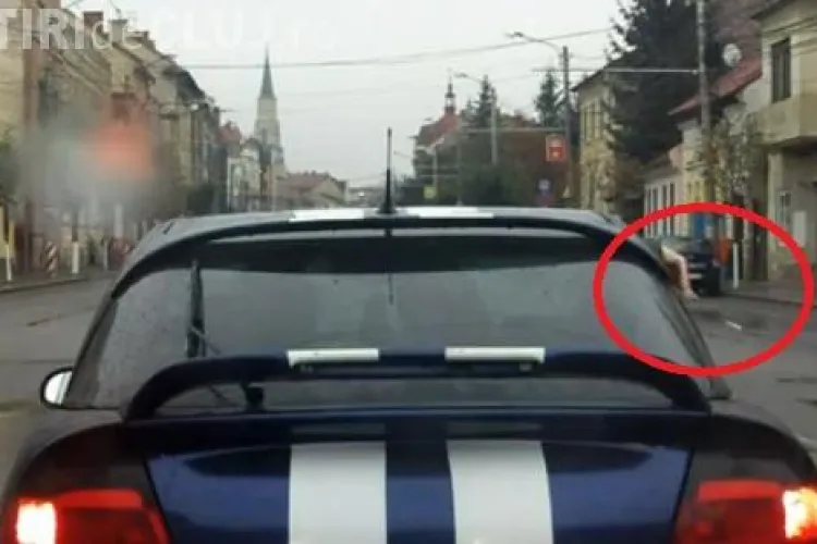 Aruncam tigarile pe geamul masinii sau chiar ne golim scrumierele pe strada! Sunt clujenii necivilizati? VIDEO