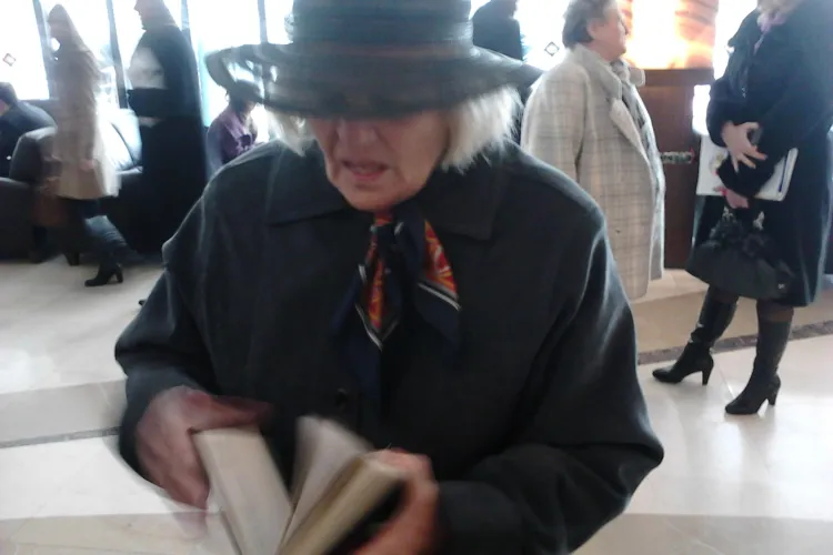 Vezi cum trimiteau firmele biletele de "dragoste" pe vremea lui Funar! Radu Bica le-a primit pe ale lui de la Aspazia Droniuc VIDEO