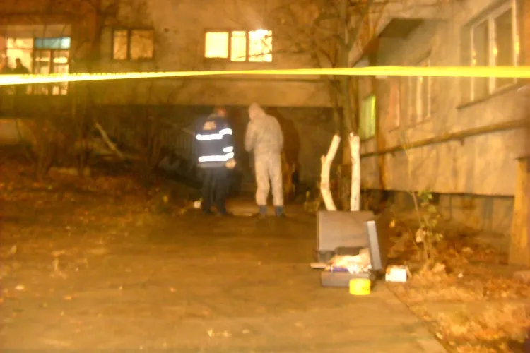 O tanara de 19 ani s-a aruncat de la etajul 8, pe strada Nicolae Titulescu -VIDEO. UPDATE: Tanara a murit 