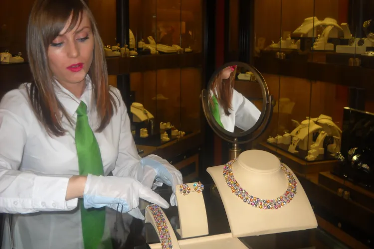 Vezi cum arata cel mai scump colier expus la galeria Sabion. Costa aproape 100.000 de euro  FOTO