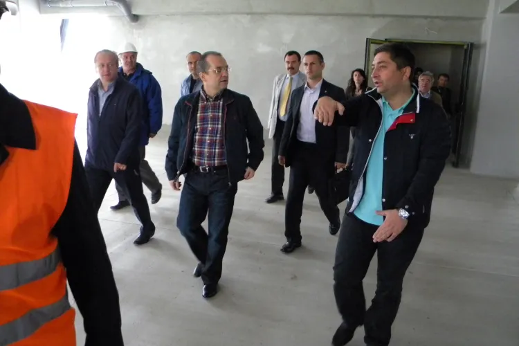 Tise erupe pe blog: Sunt santajat! Stiu ca ma vreti la DNA! Va atentionez ca santajul vostru nu va da roade 