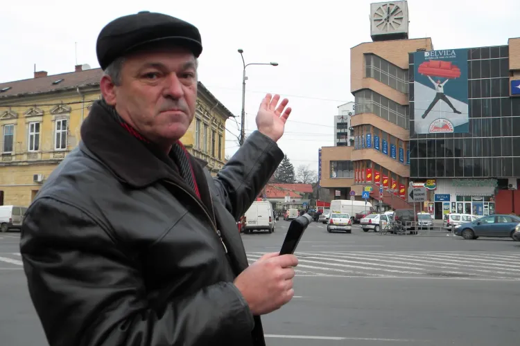 Ceasul de pe Hala din Piata Mihai Viteazu, incremenit de 22 de ani, de la fuga lui Ceausescu! Povestea incredibila a celui care a oprit timpul