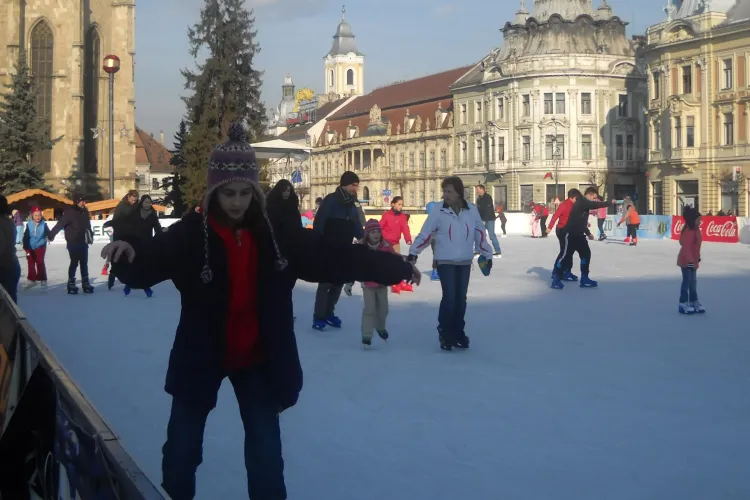 Elevii profita de vacanta care a mai ramas si au iesit la patinoar FOTO si VIDEO