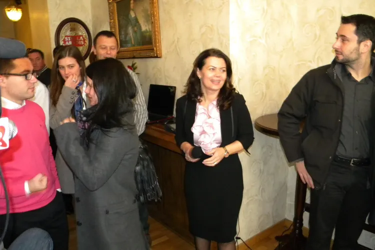 Satena din PSD Cluj, Aurelia Cristea, si-a lansat blog! Ce spune despre asemanarea cu Elena Udrea VIDEO