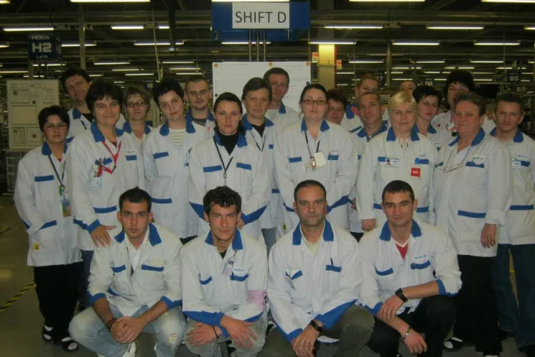 Somerii Nokia vor primi 200 de euro, bani de haine, tuns si transport