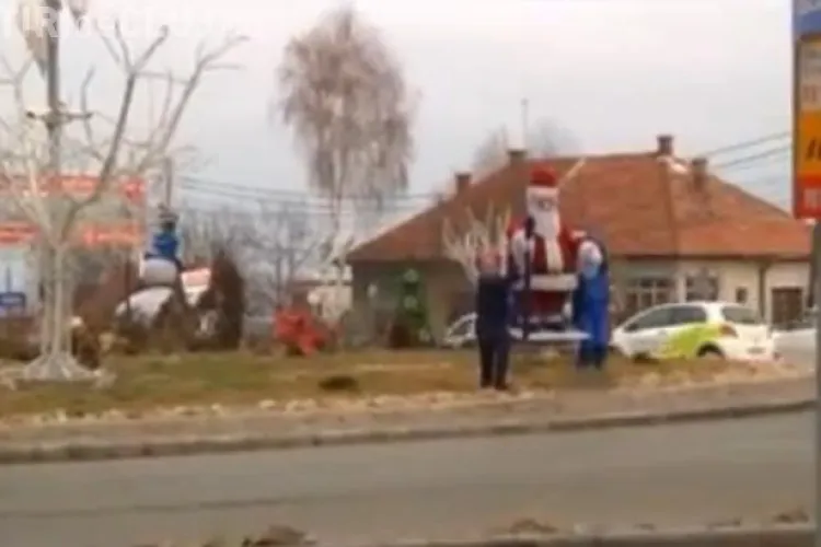 Rapirea lui Mos Craciun din sensul giratoriu de pe Calea Turzii, farsa de final de an! Cei care l-au furat s-au filmat VIDEO