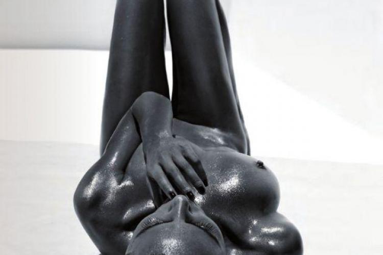 Catrinel Menghia a pozat nud in 2011! Romanca arata senzational FOTO