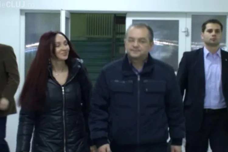 Premierul Emil Boc si-a vizitat tatal de 87 de ani la Spitalul de Recuperare VIDEO