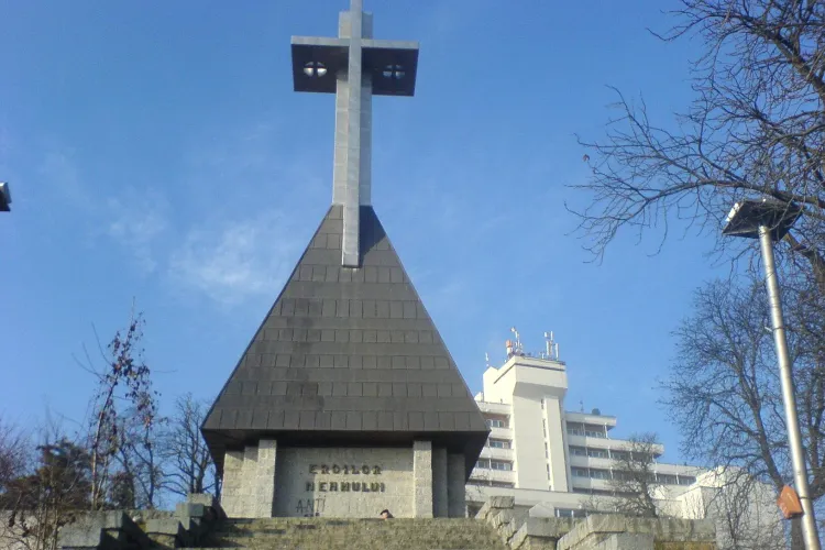 Crucea de pe Cetatuie, vandalizata de hoti