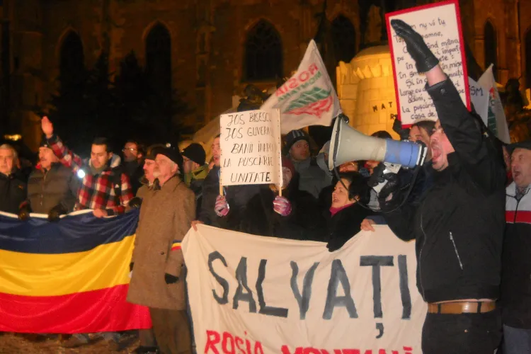 Protestele s-au reluat in Piata Unirii sub "bagheta" PSD: "Daca va pasa, nu stati acasa!" VIDEO si FOTO