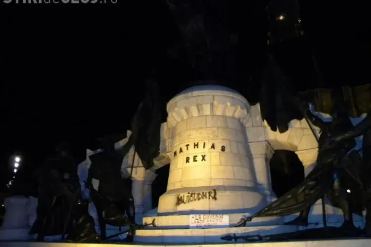 Primarul Moisin face pangere penala impotriva suporterilor care au vandalizat statuia lui Matei Corvin