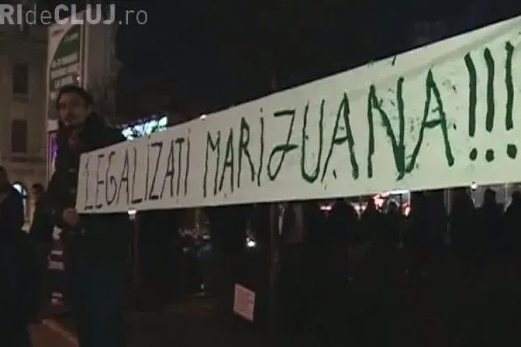 Un banner a starnit furia protestatarilor din Piata Universitatii