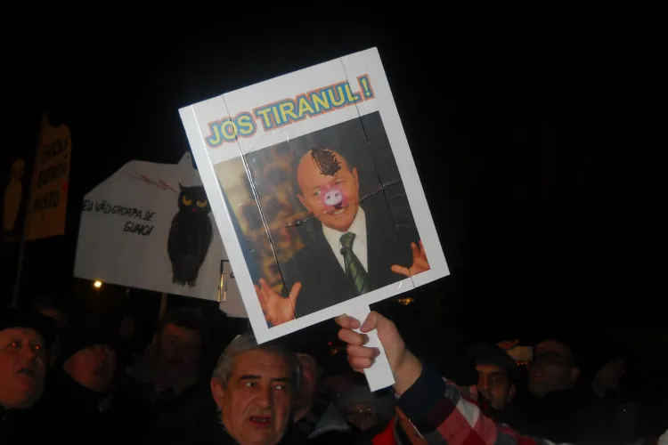 Basescu, comparat cu Hitler la Cluj Vezi FOTO