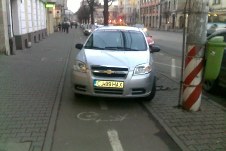 Taximetrist care parcheaza cu nesimtire unde il taie capul in Cluj-Napoca FOTO