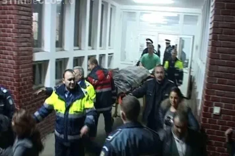 Tiganii au "invadat" spitalul din Dej! Oamenii cautau un apropiat accidentat in Reteag VIDEO