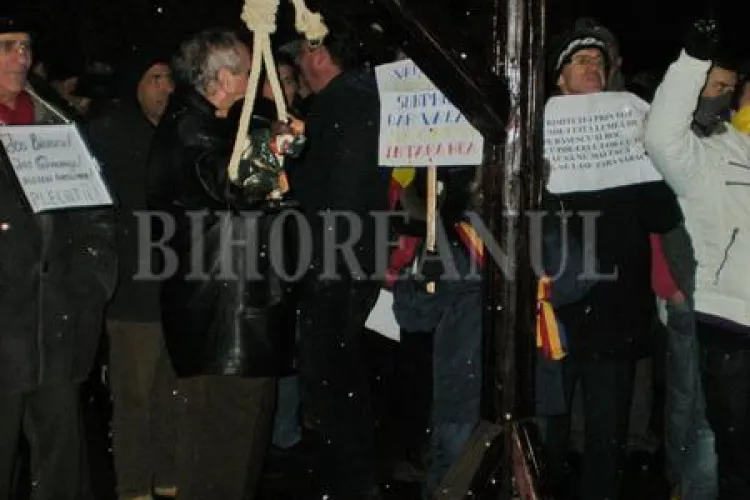 Traian Basescu, spanzurat la Oradea FOTO