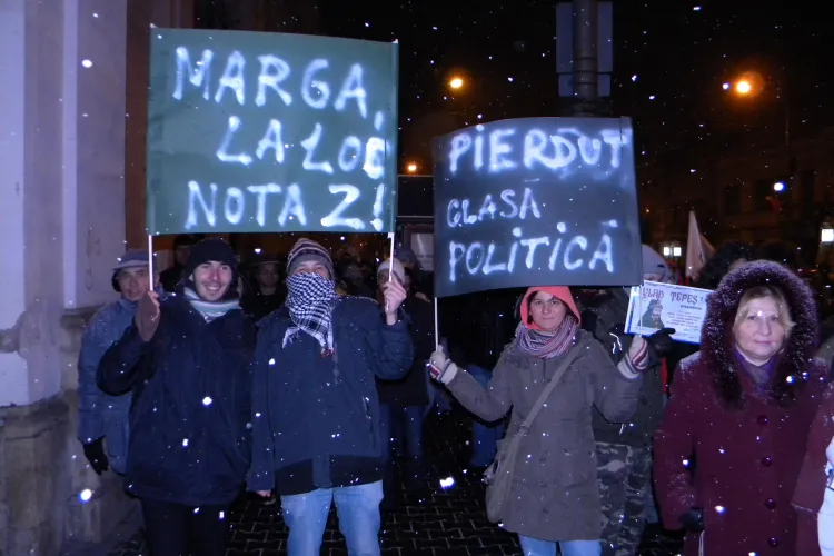 Studentii de la UBB Cluj la proteste: "Marga, la loc. Nota 2!" FOTO