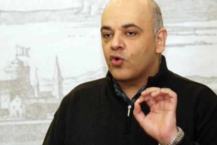 Arafat: Ii rog pe oameni sa nu iasa in strada si sa nu se lase manipulati politic