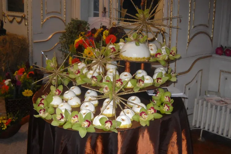 Torturi senzationale la targul de nunti de la Cluj! Vezi cum se schimba torturile clasice de nunta