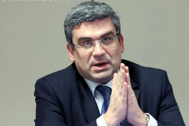 Baconschi: Alegerea o vor face cei care muncesc, nu mahalaua violenta