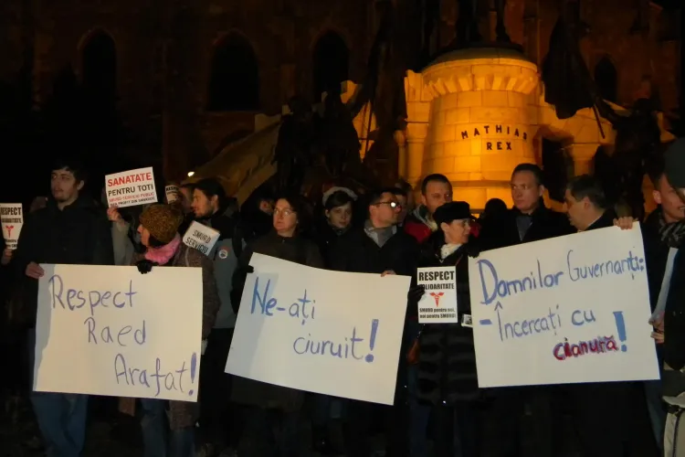 Protestul din Piata Unirii incepe la ora 14.00: Cerem ca Arafat sa fie INVITAT inapoi la Ministerul Sanatatii