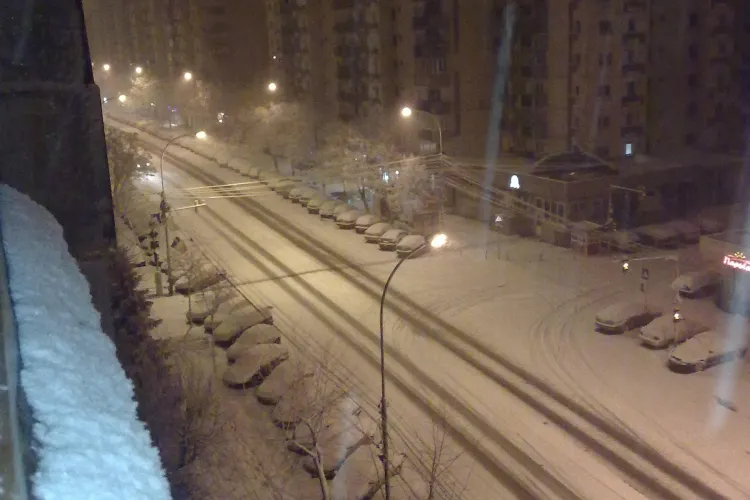 Clujul, acoperit de zapada! In jurul orei 1.00, totul era un imens alb FOTO si VIDEO