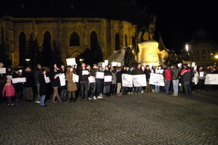 Protest in Piata Unirii!  Clujenii au venit sa il sustina pe Raed Arafat  VIDEO si FOTO